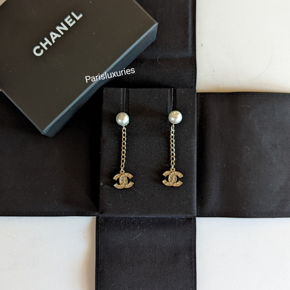 CHANEL Brand New Long Chain Pearl CC Crystals